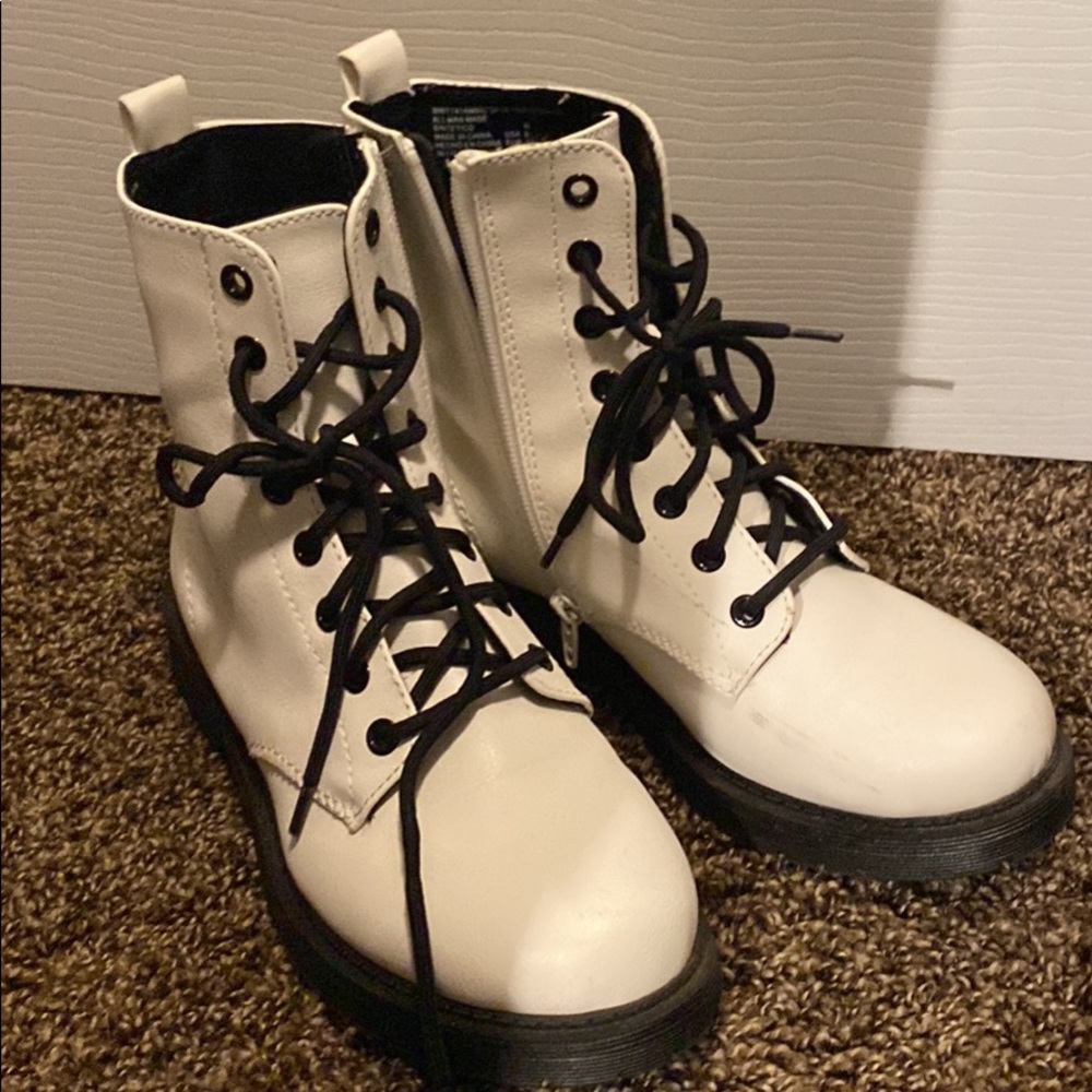Combat boots
